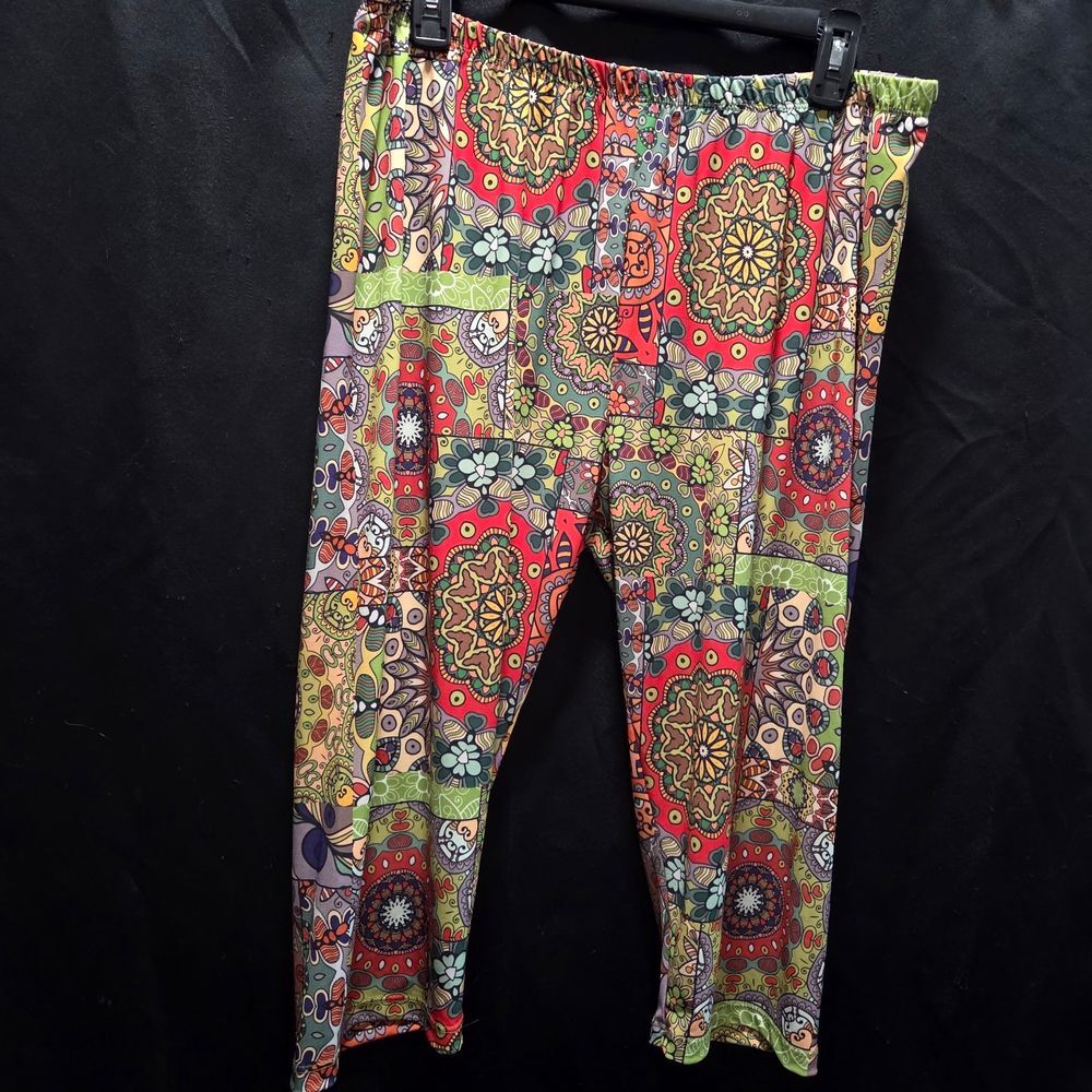 NWT LBISSE 2X Boho Mandala Print Crop Leggings Capri Festival Vibrant Floral USA